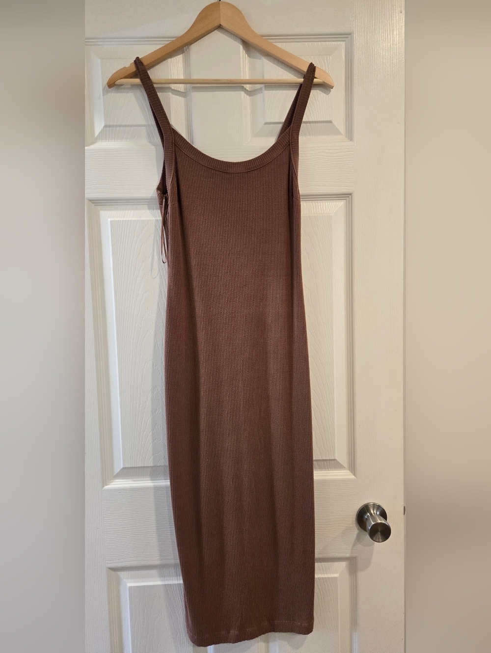 Dynamite Ribbed Midi Dress in Dusty Rose/Browm